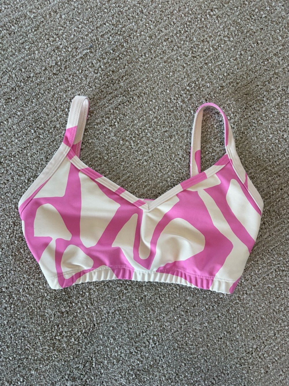 NWOT CUTE YEAR OF OURS Sports Bra. Cute Pink and White Print. SZ.XS